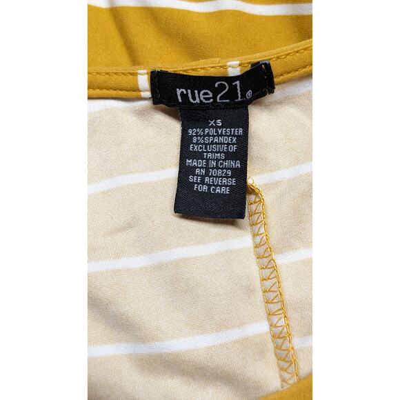 Rue21 Striped TShirt Fit and Flare Skater Dress Yellow White Short Sleeve Xsmall - Picture 4 of 4